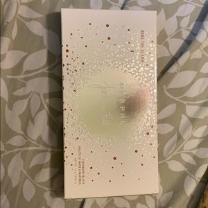 Morphe ring the Alarm Eyeshadow Pallet